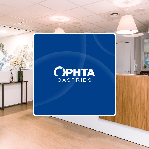 Version blanche sur fond bleu du logo que j'ai réalisé pour Ophtacastries