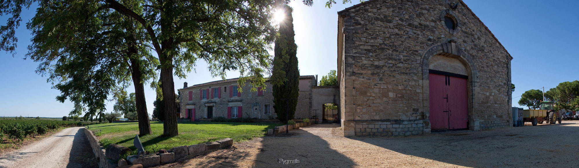 Reportage photo au Domaine du Parc St Charles : vue panoramique sur les belles pierres